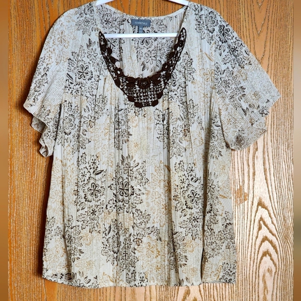 Essentials Women's Plus Size Pullover Top Lace Trim  Short Sleeve SZ 4X